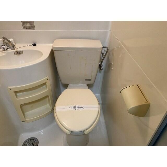 トイレ　別号室参考写真になります。