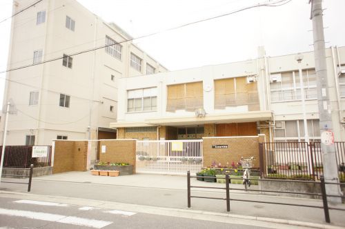 中学校　大阪市立長吉西中学校（中学校）まで261m