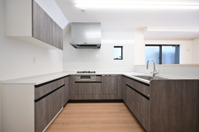 キッチン　3口ガスコンロ・グリル付