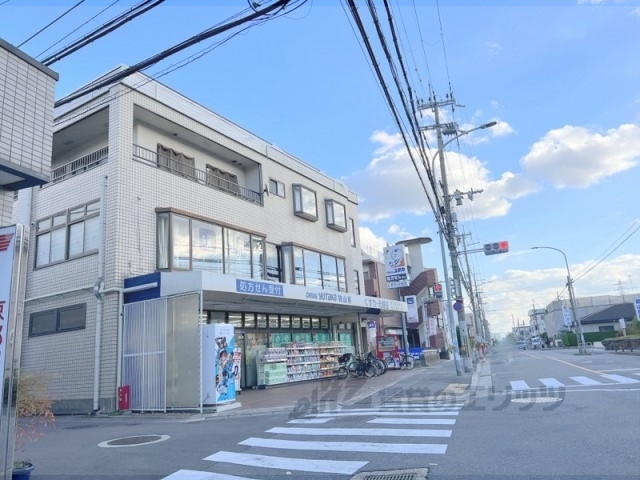 ドラックストア　ドラッグユタカ桃山南店（ドラッグストア）まで400m