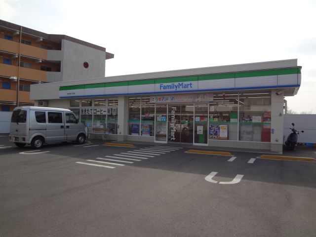 コンビニ　ファミリーマート（コンビニ）まで450m