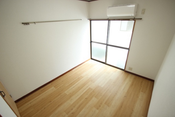 居室・リビング　※別号室の写真です