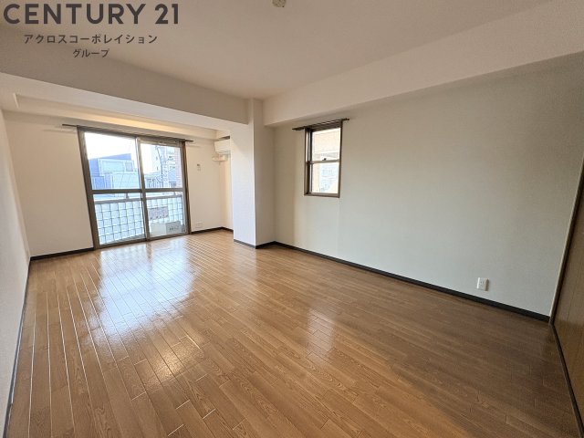 居室・リビング　2面採光の11.7帖の洋室です♪