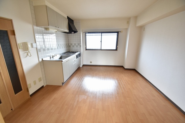 居室・リビング　同物件別号室