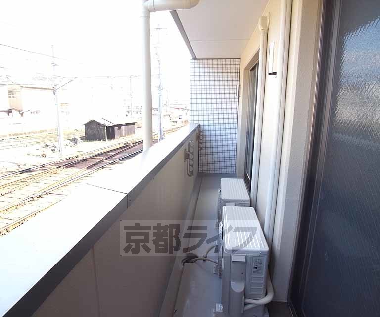 バルコニー　広いバルコニーで洗濯物がいっぱい干せます