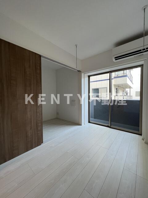 居室・リビング　こちらのリビングで趣味の時間をお楽しみください