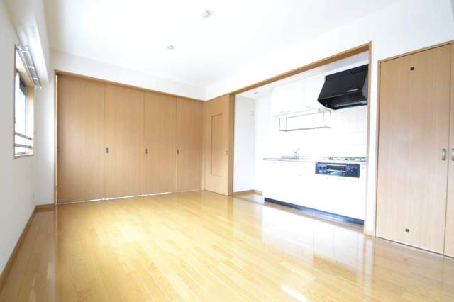 居室・リビング　扉を閉じてＬＤＫと洋室を閉じても使えます。