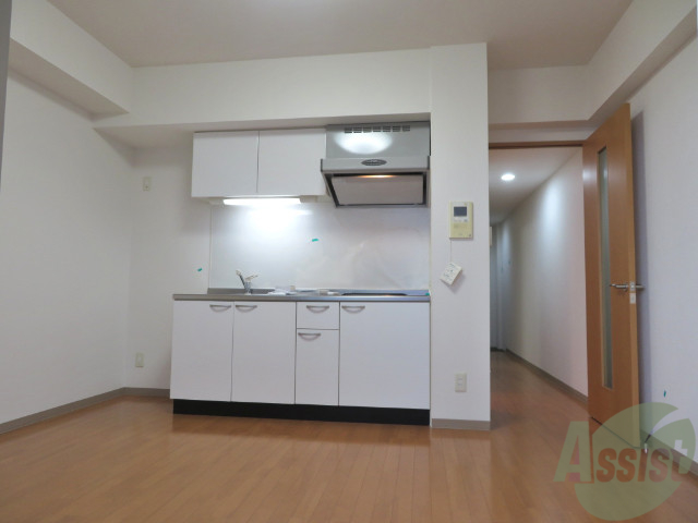 居室・リビング　白を基調としたお部屋なので明るい雰囲気です。