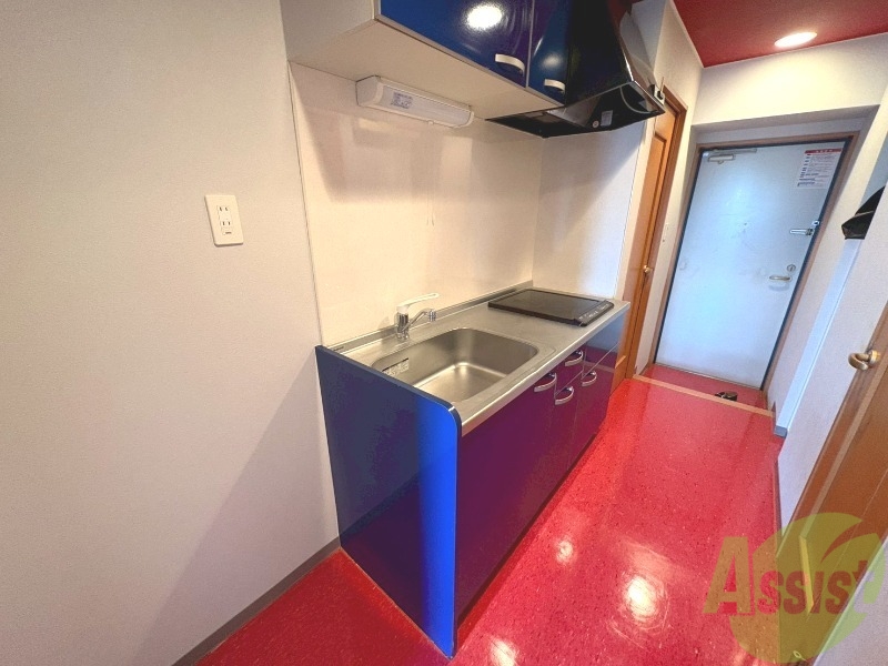 キッチン　キッチンの調理台が広いので料理が捗りますね。