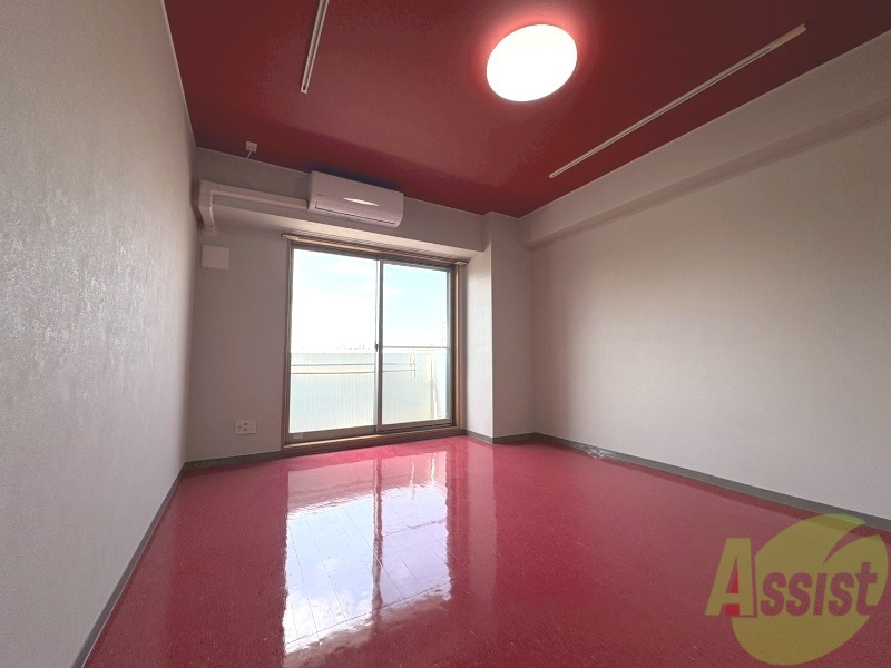 その他部屋・スペース　お部屋が広いのでベッドを置いても狭く感じないです。