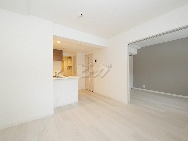 居室・リビング　明るい居間で気持ちまで明るくなりますね！