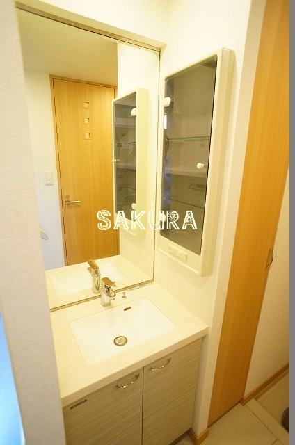 洗面設備　身支度に便利な洗面台！