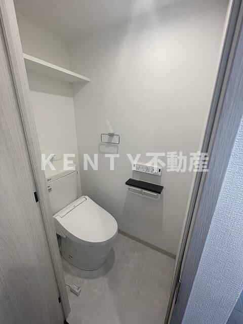 トイレ　落ち着いた色調のトイレです