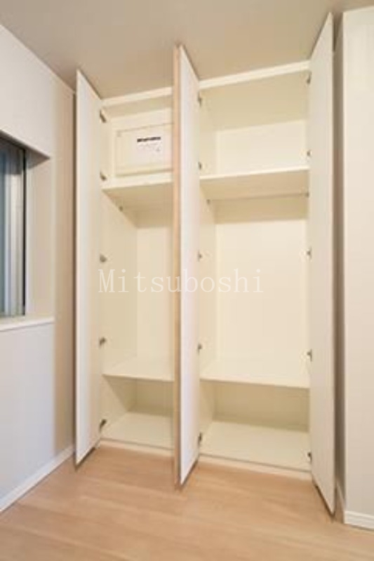 収納　寝室６．１帖のクローゼットです。