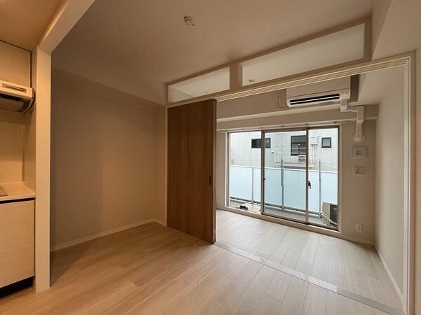 居室・リビング　こちらのリビングで趣味の時間をお楽しみください