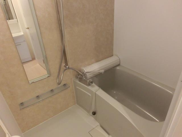 バス・シャワールーム　落ち着いた空間のお風呂です