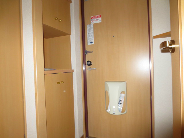 玄関　※同タイプのお部屋です