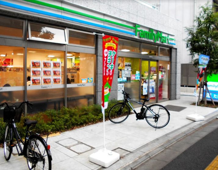 コンビニ　ファミリーマート 飯田橋駅北店（コンビニ）まで219m