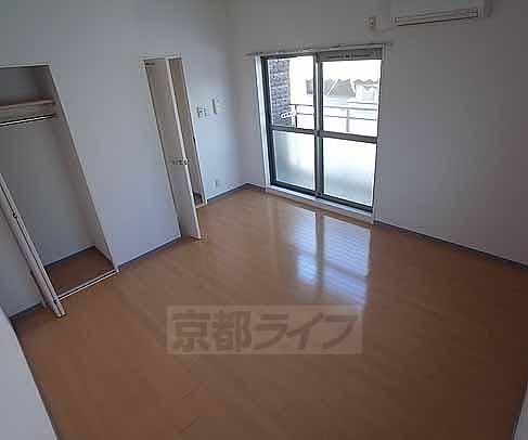 居室・リビング　広く物を置きやすい間取りです。