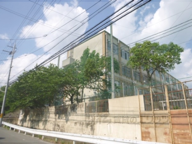 中学校　神川中学校（中学校）まで1680m