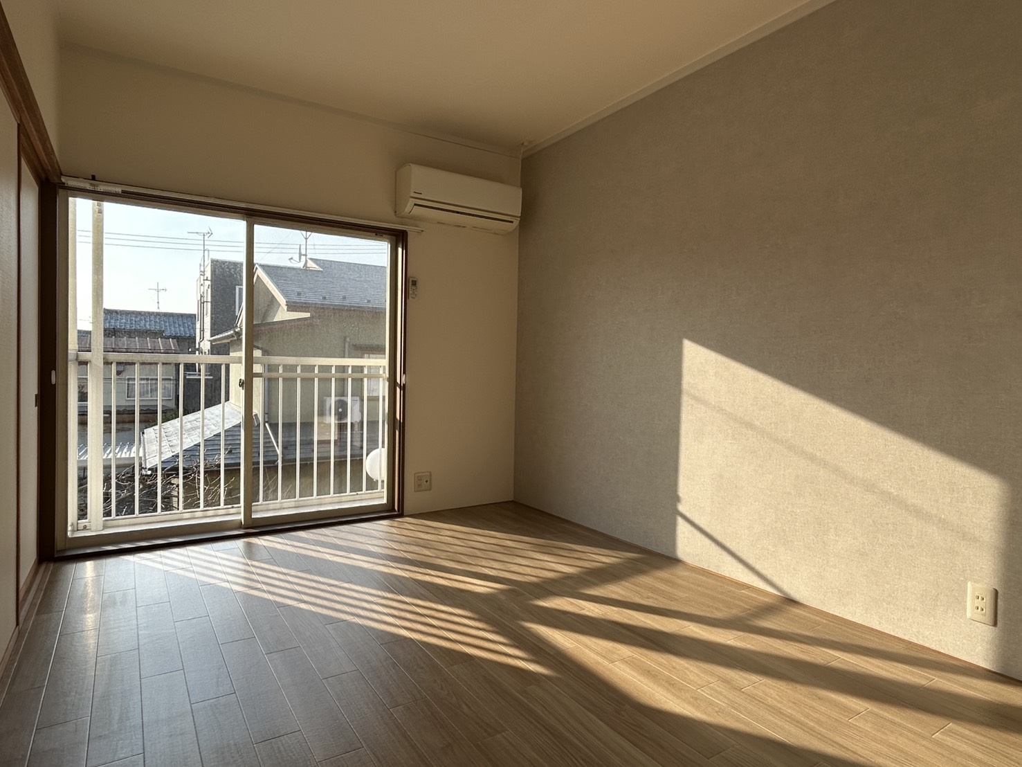 居室・リビング　洋室にリノベーション済☆