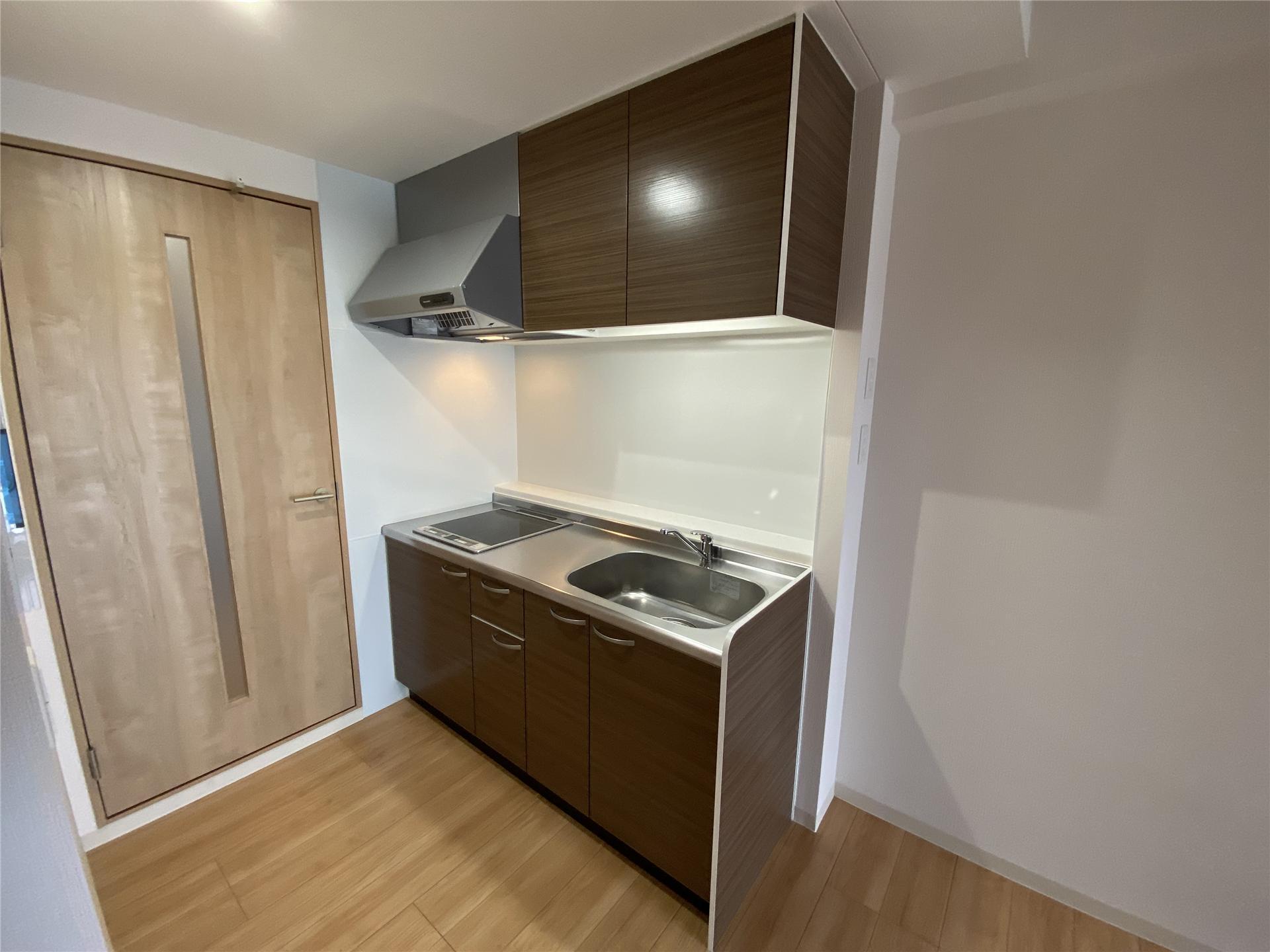 キッチン　奥のライニングが便利なキッチンです