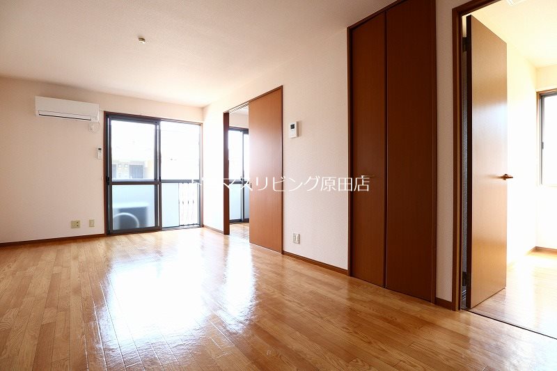 居室・リビング　201号室写真