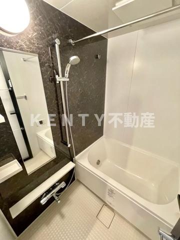 バス・シャワールーム　落ち着いた空間のお風呂です