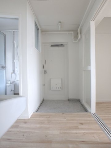 玄関　イメージ写真（反転あり）