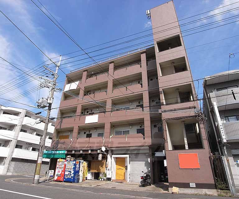 建物外観　茶色の外観です。