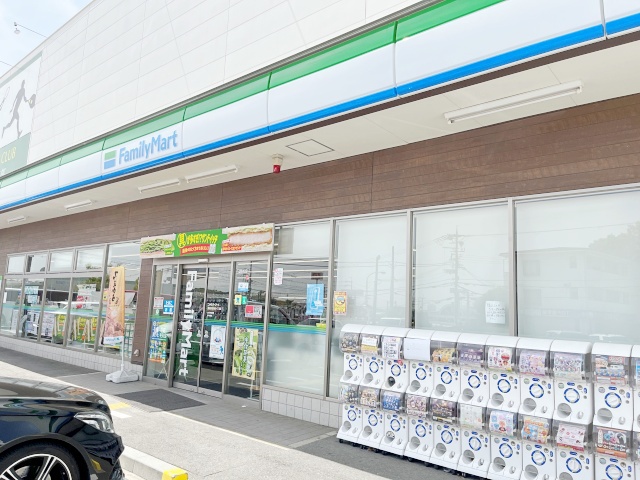 コンビニ　ファミリーマート箕面粟生外院一丁目店（コンビニ）まで439m