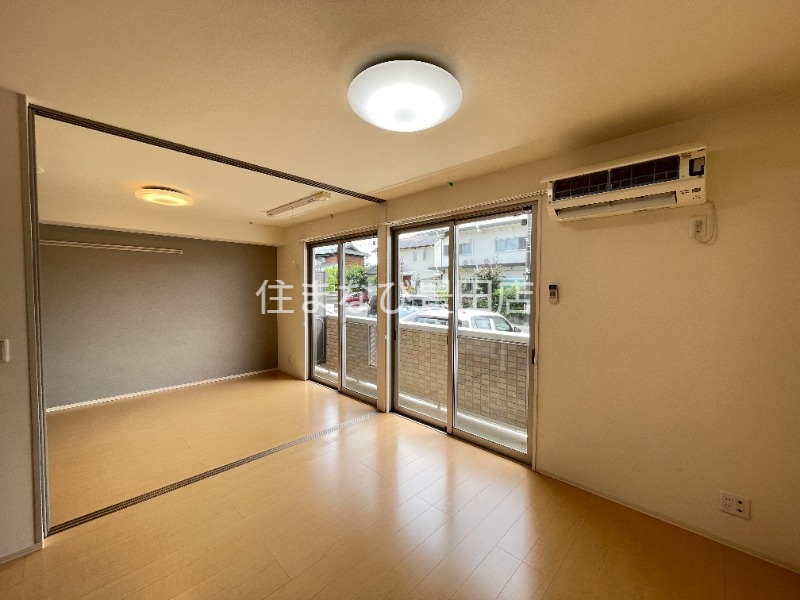 居室・リビング　同型別部屋写真