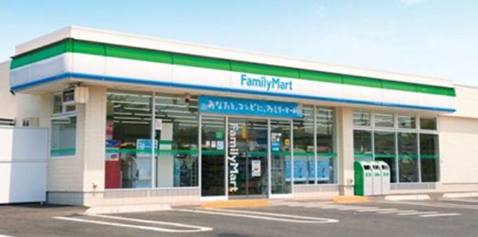 コンビニ　ファミリーマート大伝馬町店（コンビニ）まで164m