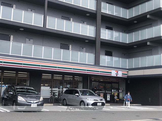 コンビニ　セブンイレブン（コンビニ）まで750m