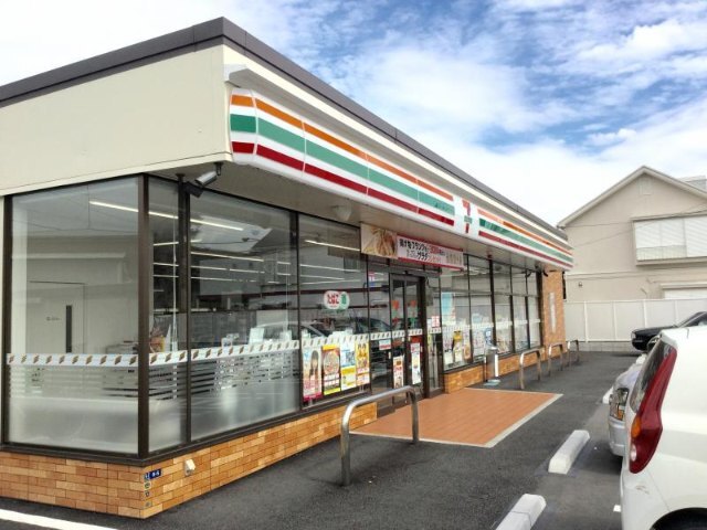 コンビニ　セブンイレブン鵠沼神明店（コンビニ）まで376m