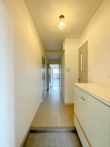 玄関　※写真は別部屋の物です。参考にご覧ください。