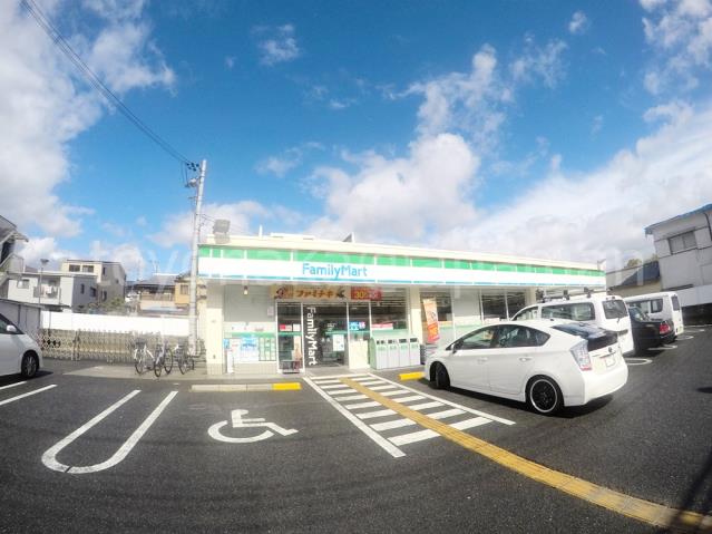 コンビニ　ファミリーマート（コンビニ）まで350m