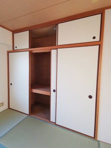 収納　押入