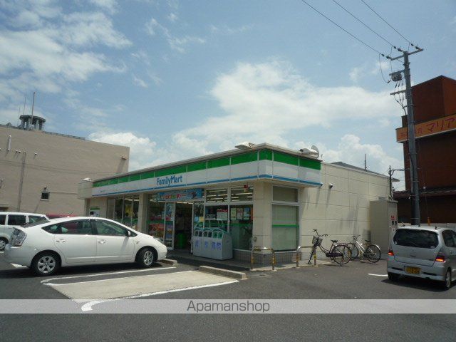 コンビニ　ファミリーマート（コンビニ）まで250m