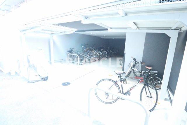 駐車場　駐車場があるので、車を買う予定の方も安心です