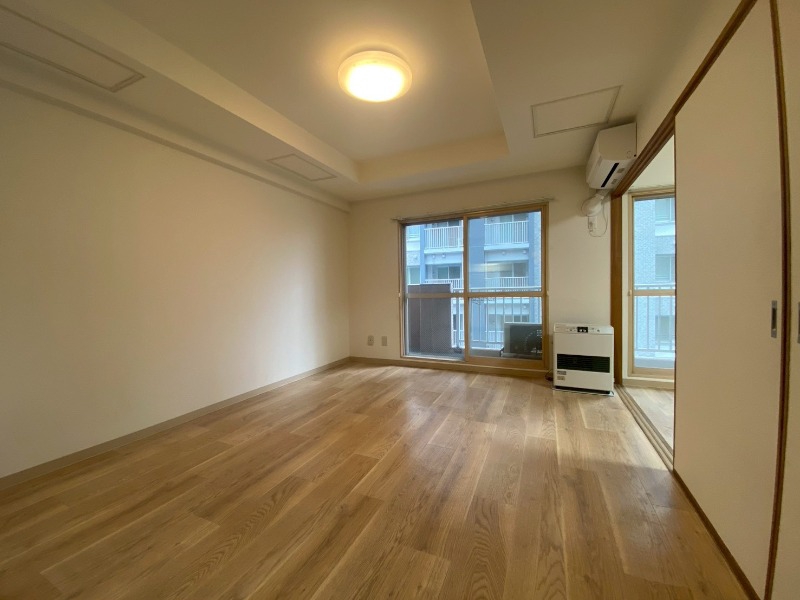 居室・リビング　広くてキレイなお部屋が広がっていて、充実した生活が送れそう。
