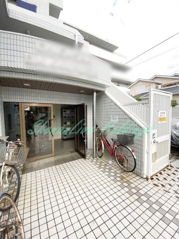 エントランス　清潔感のあるエントランスです♪