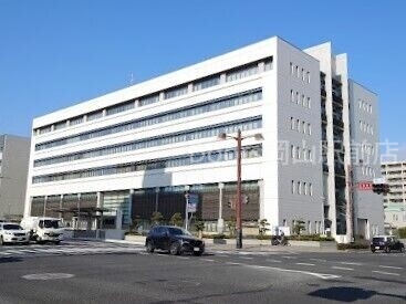 役所　岡山地方裁判所（役所）まで449m