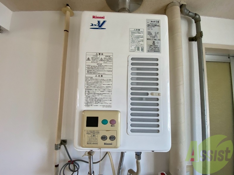 その他設備　給湯器です。操作しやすいパネルになってます。