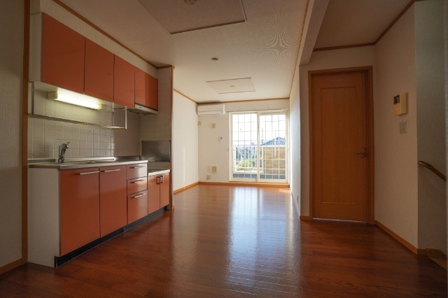 居室・リビング　同じ建物の別の部屋
