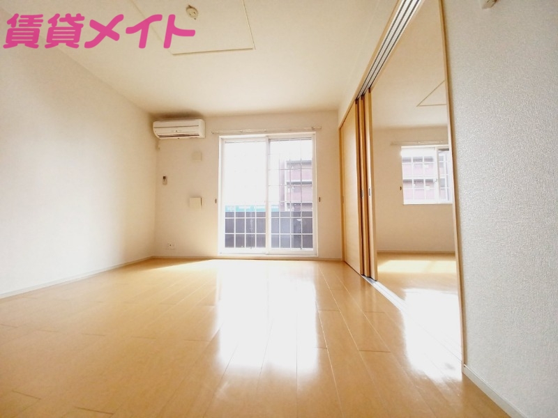 居室・リビング　反転タイプ参考写真