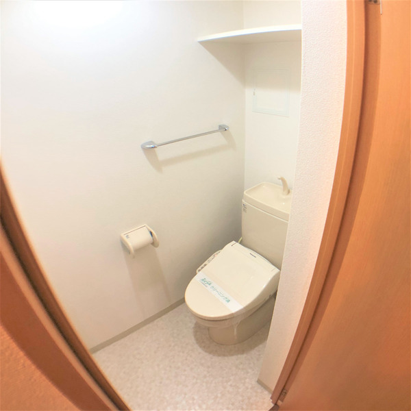 トイレ　落ち着いた色調のトイレです♪