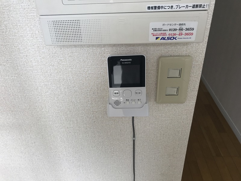セキュリティ　TVモニター付インターホンで来客を画面で確認出来て安心です♪