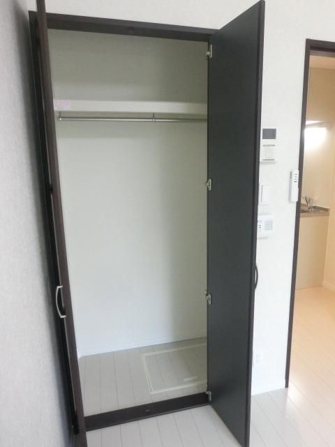 収納　奥行のあるクローゼット完備