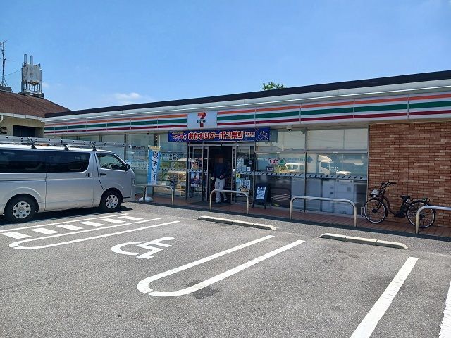 コンビニ　セブンイレブン諸福1丁目店様（コンビニ）まで450m